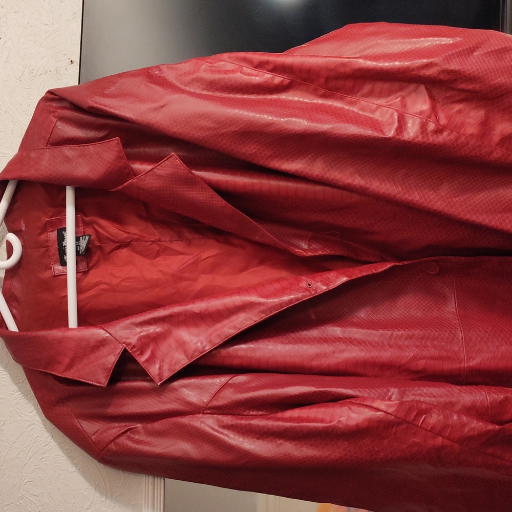 Maggie Barnes size 5X snake skin looking red coat